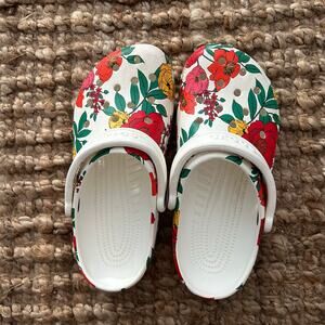 Crocs Classic Clogs Floral Print – Women’s Size 6